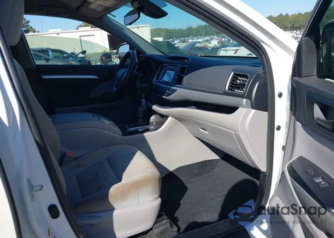 2019 Toyota Highlander Le z USA, uszkodzony, nr VIN 5TDZARFH4KS054309